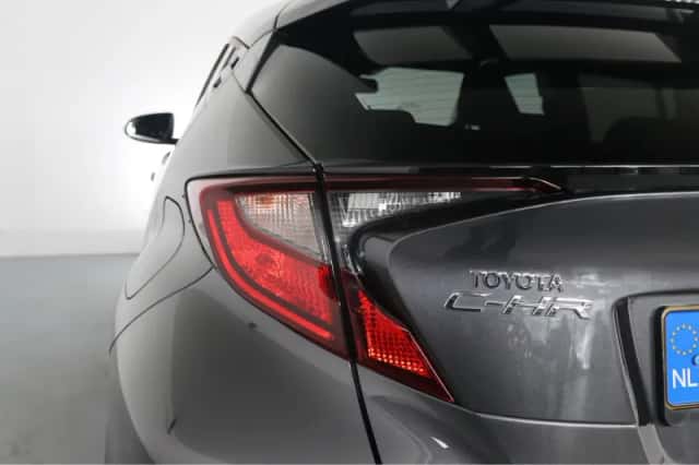 Toyota C-HR (2021) thumbnail 28