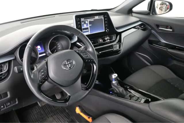Toyota C-HR (2021) thumbnail 5