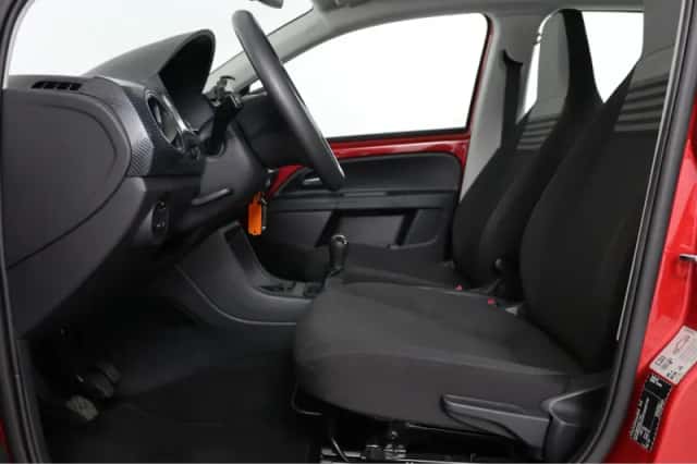 Volkswagen Up! (2023) thumbnail 26