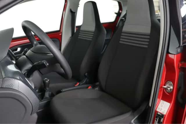 Volkswagen Up! (2023) thumbnail 6