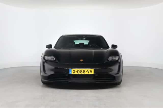 Porsche Taycan (2022) thumbnail 12
