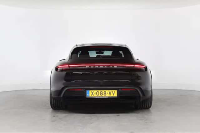 Porsche Taycan (2022) thumbnail 14