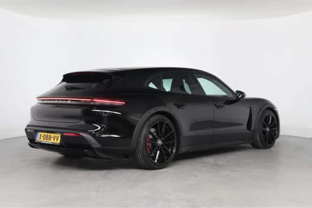 Porsche Taycan (2022) thumbnail 16