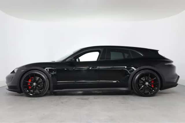 Porsche Taycan (2022) thumbnail 3