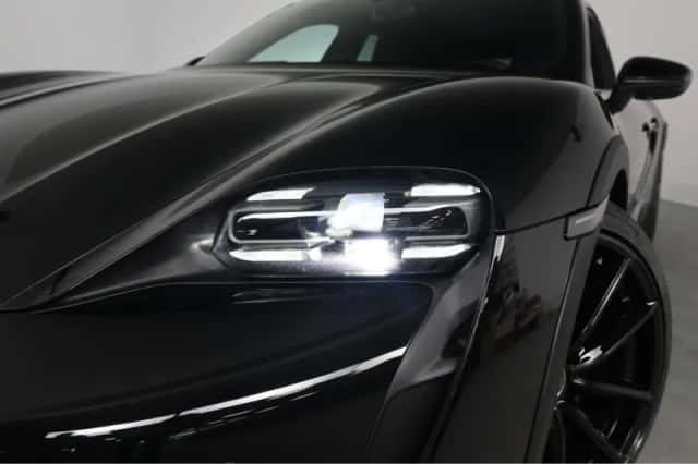 Porsche Taycan (2022) thumbnail 24