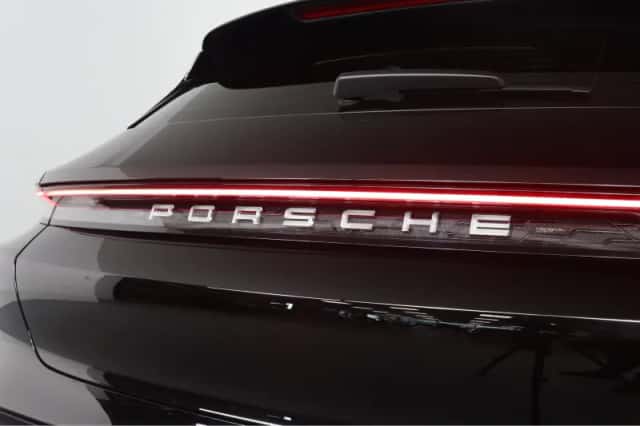 Porsche Taycan (2022) thumbnail 30