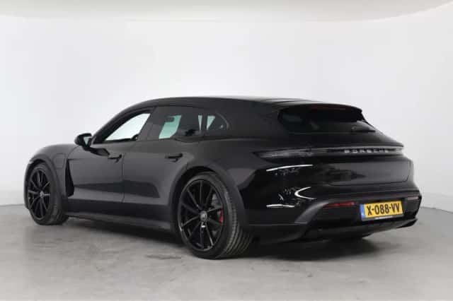 Porsche Taycan (2022) thumbnail 4