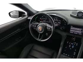 Porsche Taycan (2022) thumbnail 4