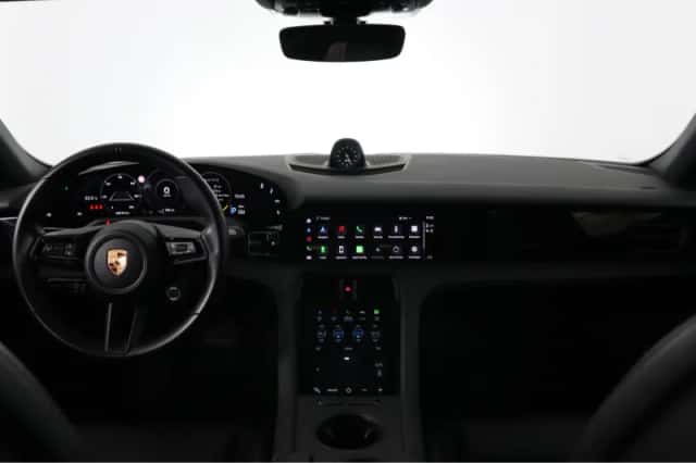 Porsche Taycan (2022) thumbnail 31