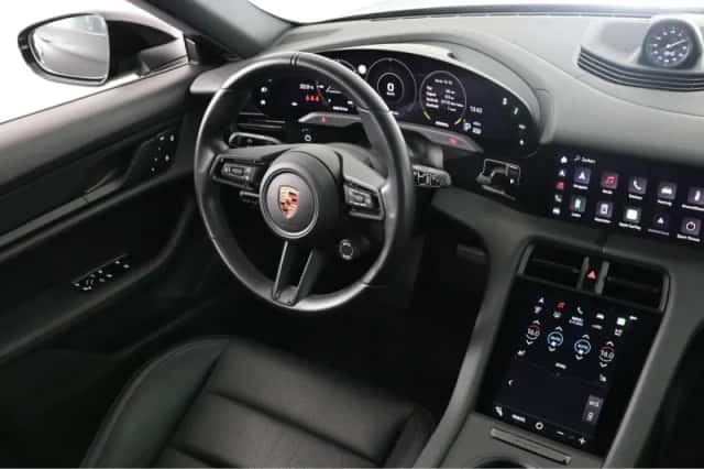 Porsche Taycan (2022) thumbnail 33