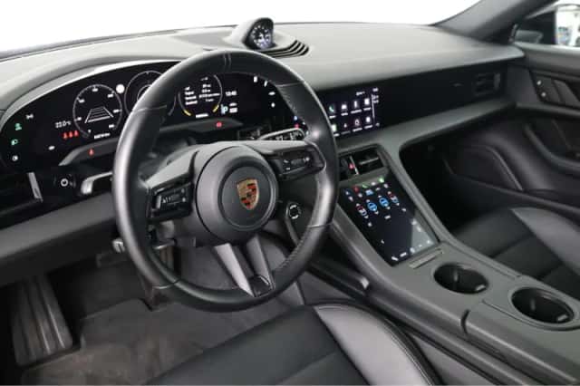 Porsche Taycan (2022) thumbnail 6