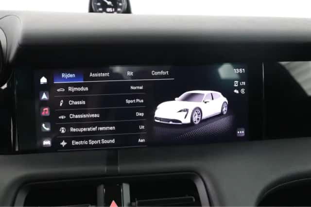 Porsche Taycan (2022) thumbnail 53