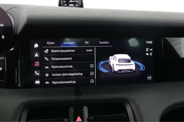 Porsche Taycan (2022) thumbnail 54
