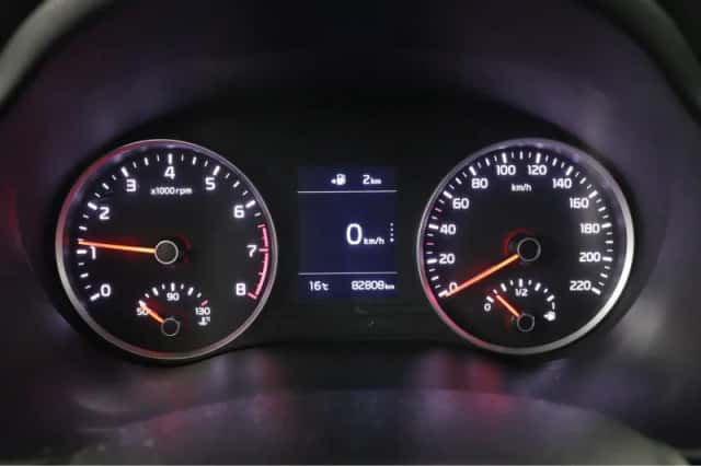 Kia Stonic (2018) thumbnail 12
