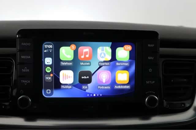 Kia Stonic (2018) thumbnail 15
