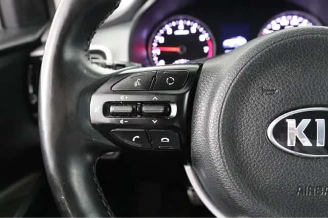 Kia Stonic (2018) thumbnail 24