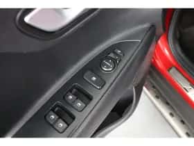 Kia Stonic (2018) thumbnail 26