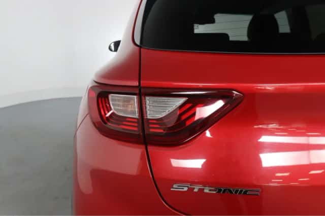Kia Stonic (2018) thumbnail 28