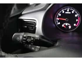 Kia Stonic (2018) thumbnail 34