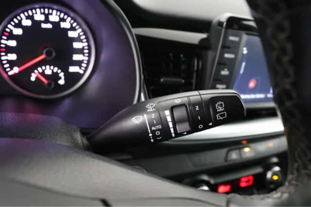 Kia Stonic (2018) thumbnail 35