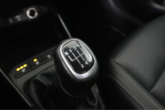 Kia Stonic (2018) thumbnail 37