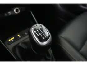 Kia Stonic (2018) thumbnail 37