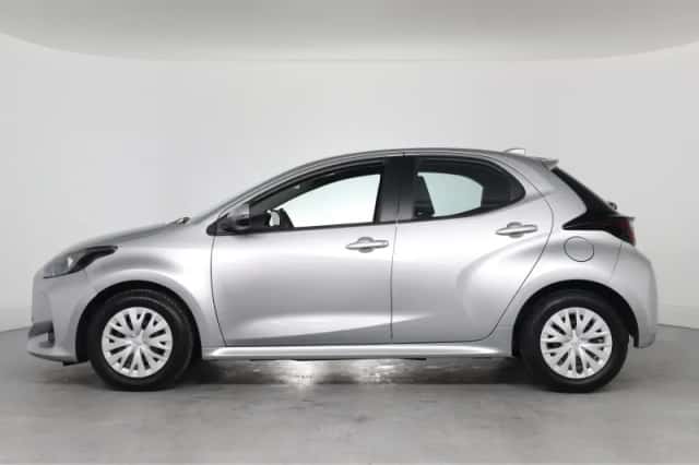 Toyota Yaris (2023) thumbnail 2