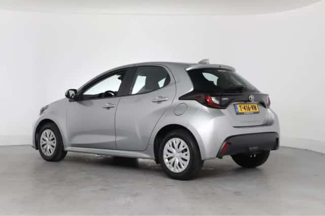 Toyota Yaris (2023) thumbnail 3