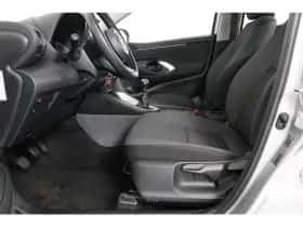 Toyota Yaris (2023) thumbnail 23