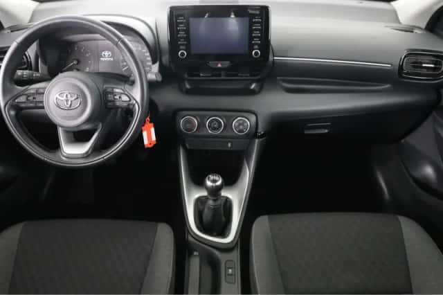 Toyota Yaris (2023) thumbnail 4