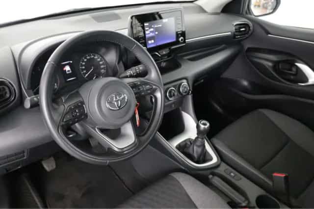 Toyota Yaris (2023) thumbnail 5