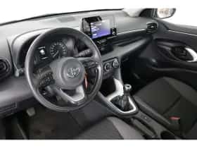 Toyota Yaris (2023) thumbnail 5