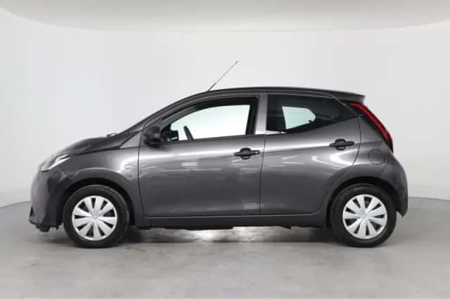 Toyota Aygo (2022) thumbnail 2