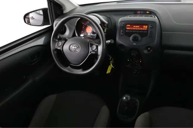 Toyota Aygo (2022) thumbnail 16