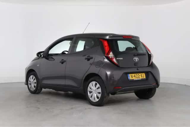 Toyota Aygo (2022) thumbnail 3