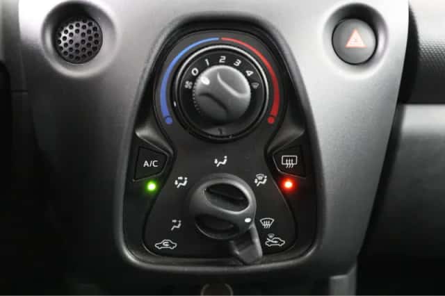 Toyota Aygo (2022) thumbnail 25