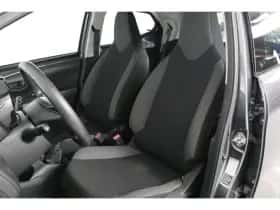 Toyota Aygo (2022) thumbnail 6