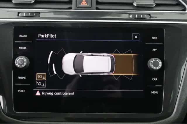 Volkswagen Tiguan (2019) thumbnail 16