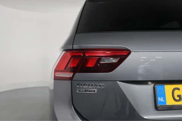 Volkswagen Tiguan (2019) thumbnail 31