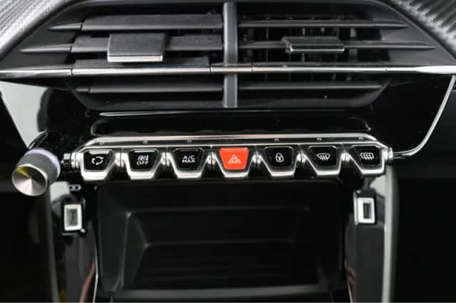 Peugeot 208 (2021) thumbnail 19