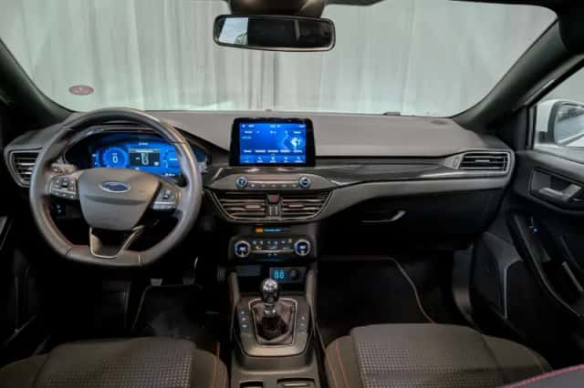 Ford Focus (2021) thumbnail 2