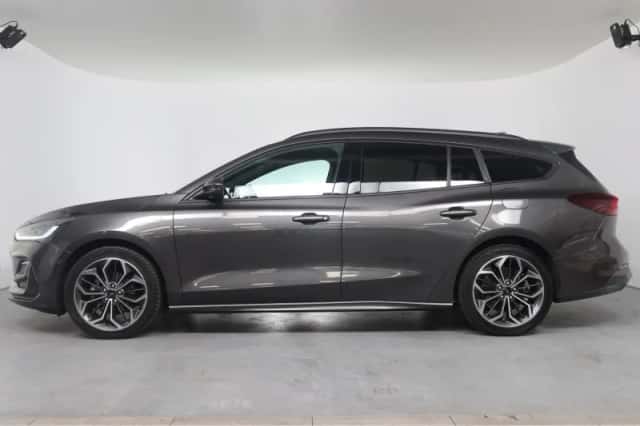Ford Focus (2022) thumbnail 2