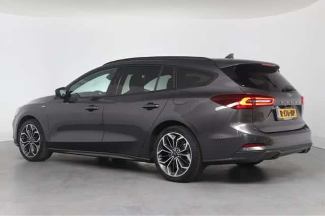 Ford Focus (2022) thumbnail 3