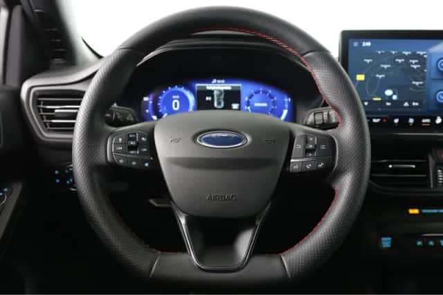 Ford Focus (2022) thumbnail 25