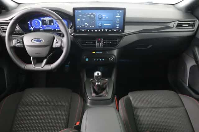 Ford Focus (2022) thumbnail 4