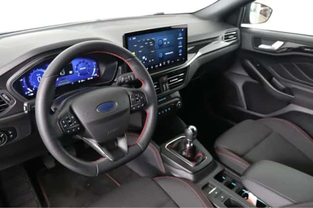 Ford Focus (2022) thumbnail 5