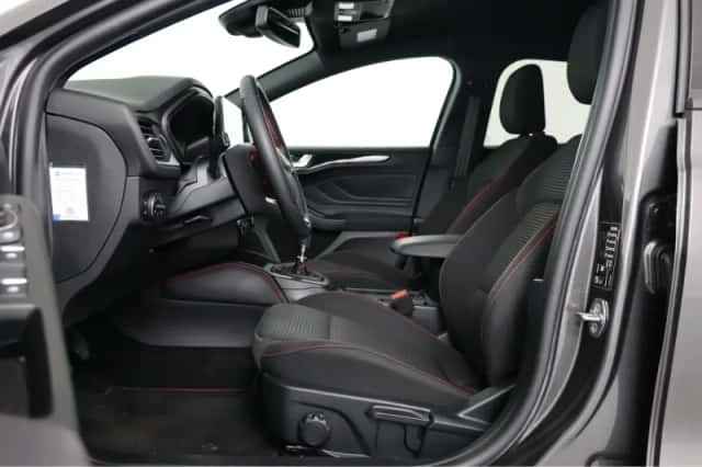 Ford Focus (2022) thumbnail 6