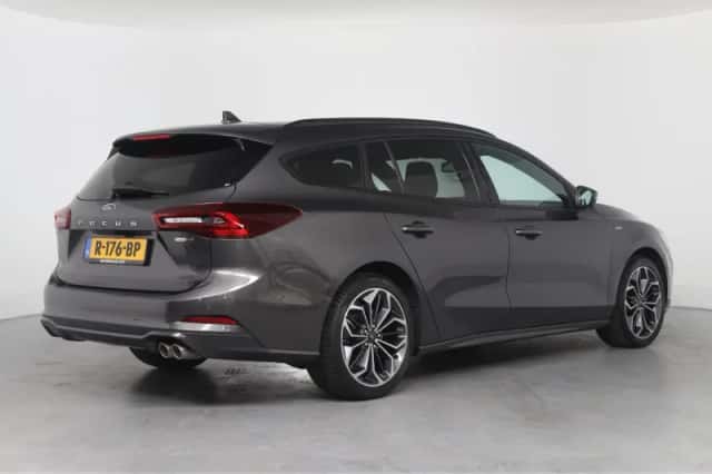 Ford Focus (2022) thumbnail 7