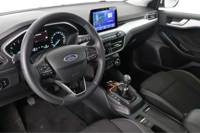 Ford Focus (2021) thumbnail 5