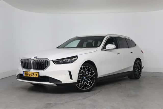 BMW i5 (2025) thumbnail 1